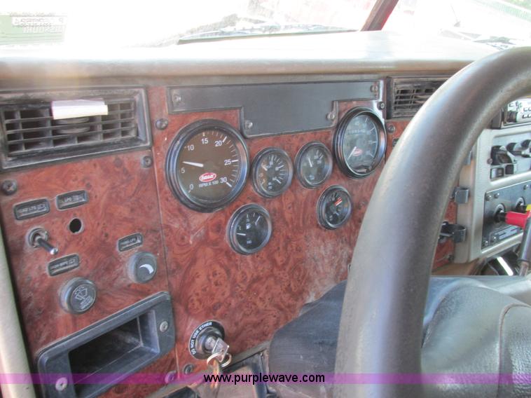 image for item E7360 2002 Peterbilt 330 dump truck