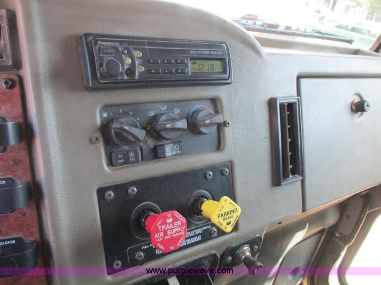 image for item E7360 2002 Peterbilt 330 dump truck