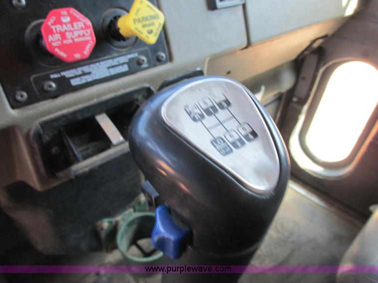 image for item E7360 2002 Peterbilt 330 dump truck