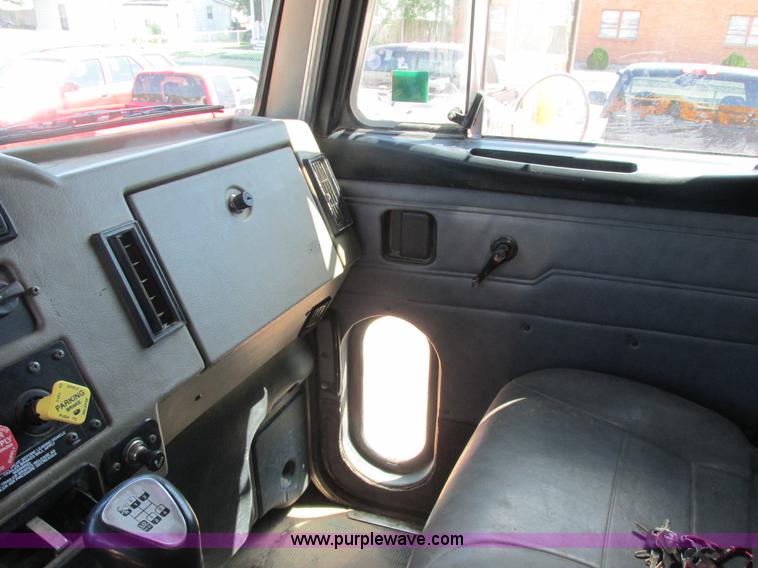 image for item E7360 2002 Peterbilt 330 dump truck