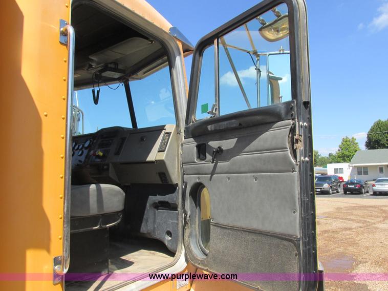 image for item E7360 2002 Peterbilt 330 dump truck