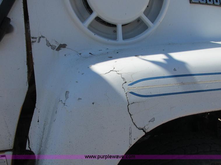 image for item E7361 1995 Ford LT9000 dump truck