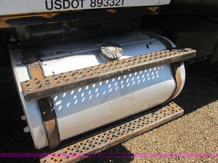 image for item E7361 1995 Ford LT9000 dump truck