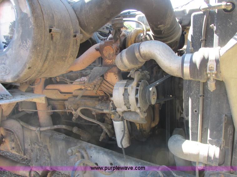 image for item E7361 1995 Ford LT9000 dump truck