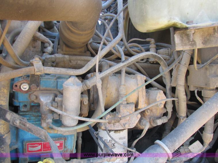 image for item E7361 1995 Ford LT9000 dump truck