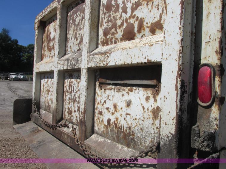 image for item E7361 1995 Ford LT9000 dump truck