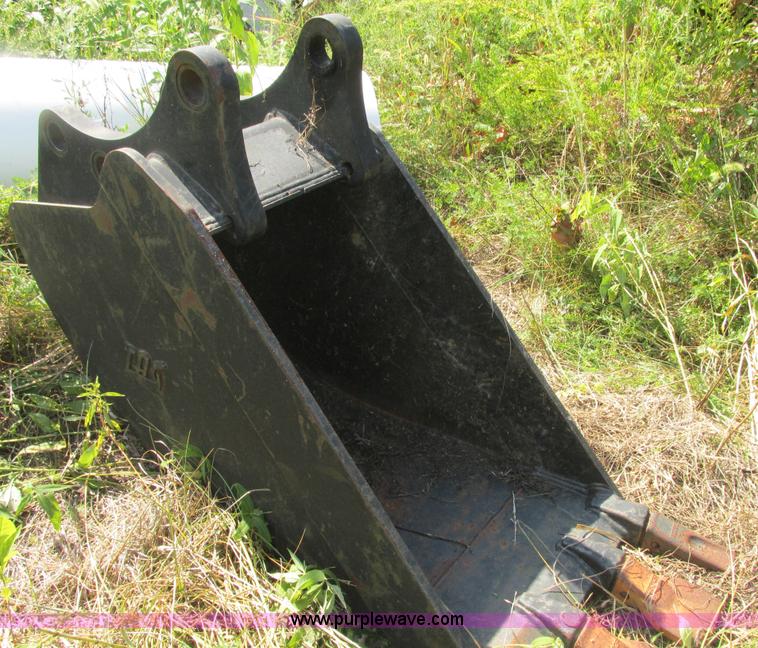 image for item E7365 2001 New Holland LB75 backhoe