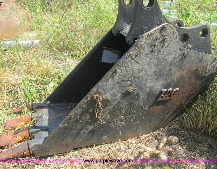 image for item E7365 2001 New Holland LB75 backhoe