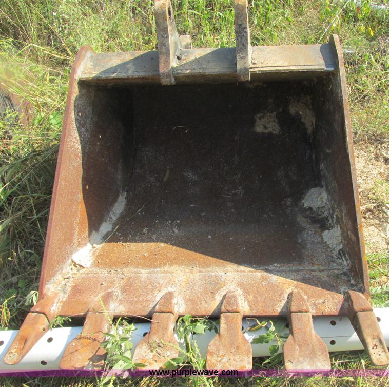 image for item E7365 2001 New Holland LB75 backhoe