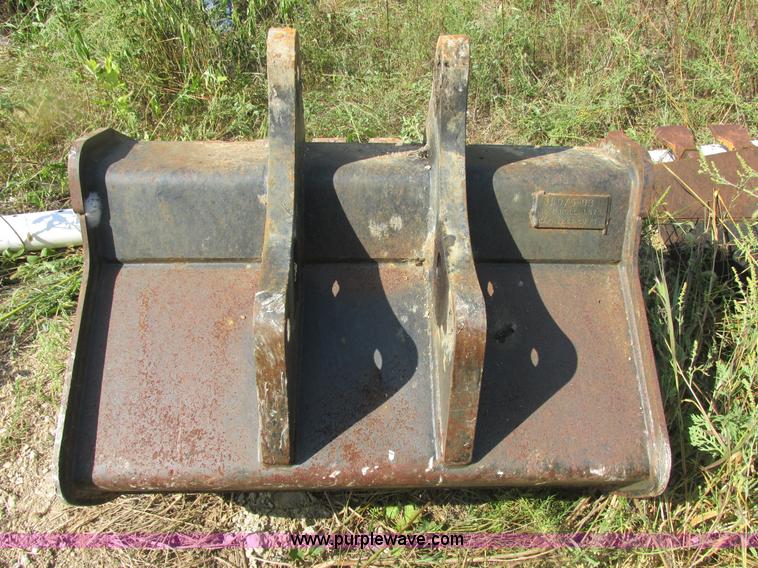 image for item E7365 2001 New Holland LB75 backhoe