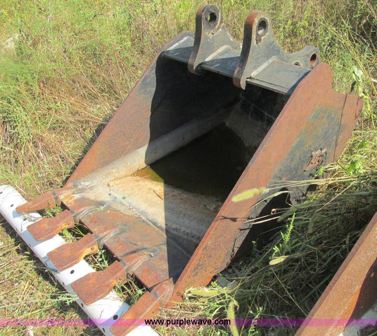 image for item E7365 2001 New Holland LB75 backhoe