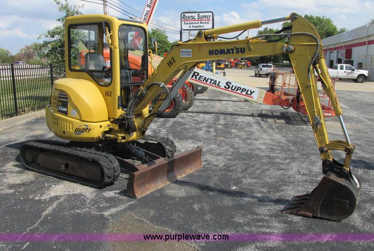 image for item E7385 2006 Komatsu PC35MR-1 mini excavator