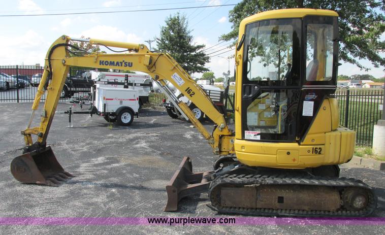 image for item E7385 2006 Komatsu PC35MR-1 mini excavator