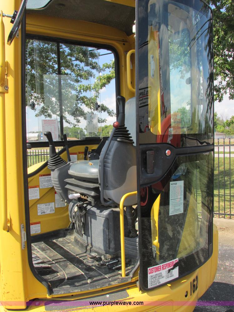 image for item E7385 2006 Komatsu PC35MR-1 mini excavator