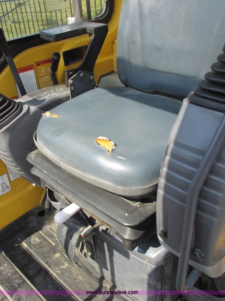 image for item E7385 2006 Komatsu PC35MR-1 mini excavator