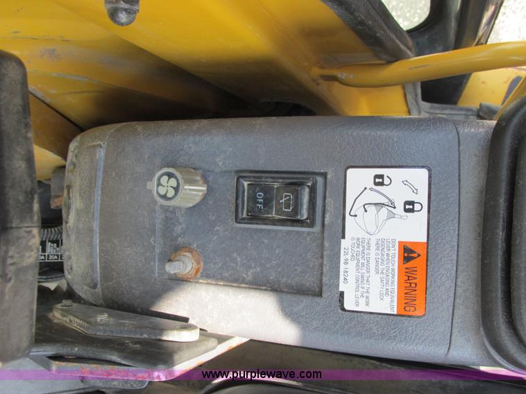 image for item E7385 2006 Komatsu PC35MR-1 mini excavator