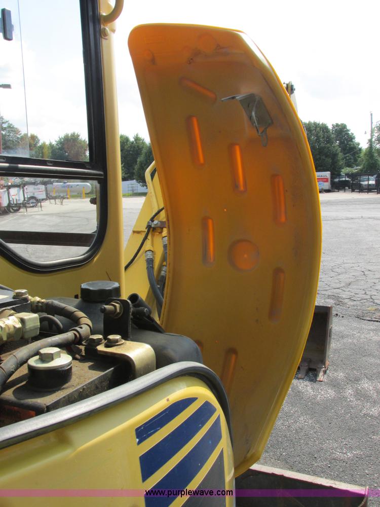 image for item E7385 2006 Komatsu PC35MR-1 mini excavator