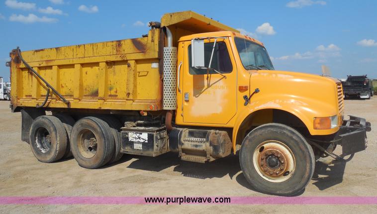 image for item E7699 1993 International 4900 dump truck