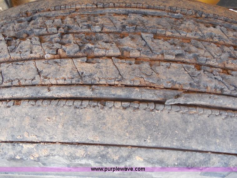 image for item E7699 1993 International 4900 dump truck