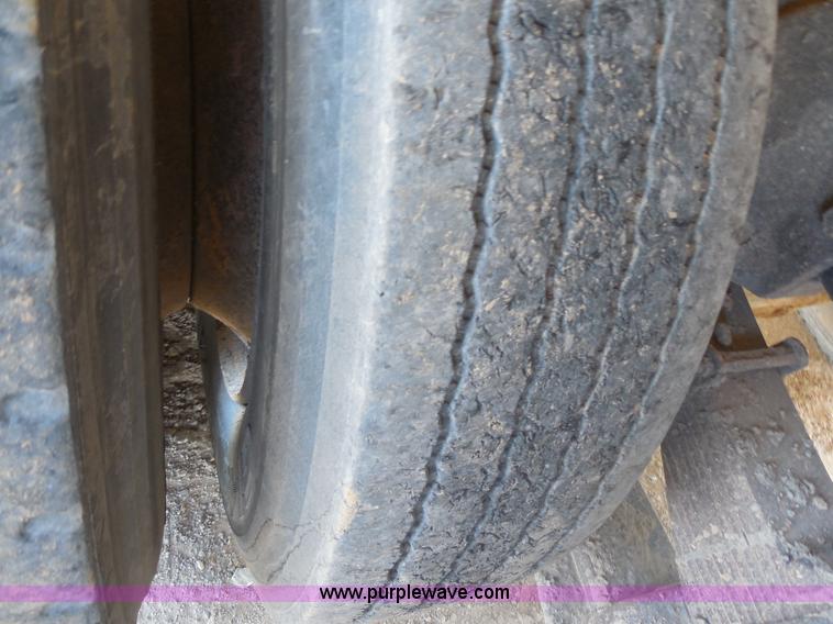 image for item E7699 1993 International 4900 dump truck