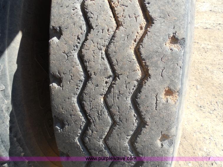 image for item E7699 1993 International 4900 dump truck