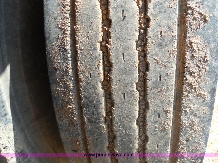 image for item E7699 1993 International 4900 dump truck