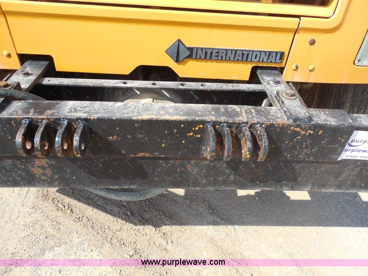 image for item E7699 1993 International 4900 dump truck