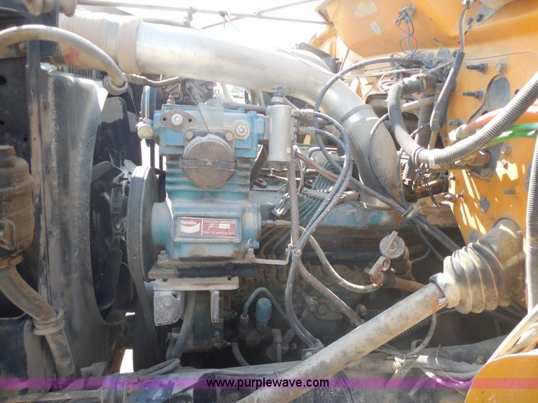 image for item E7699 1993 International 4900 dump truck