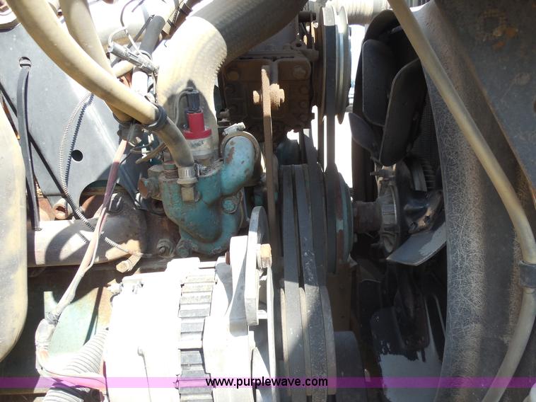 image for item E7699 1993 International 4900 dump truck