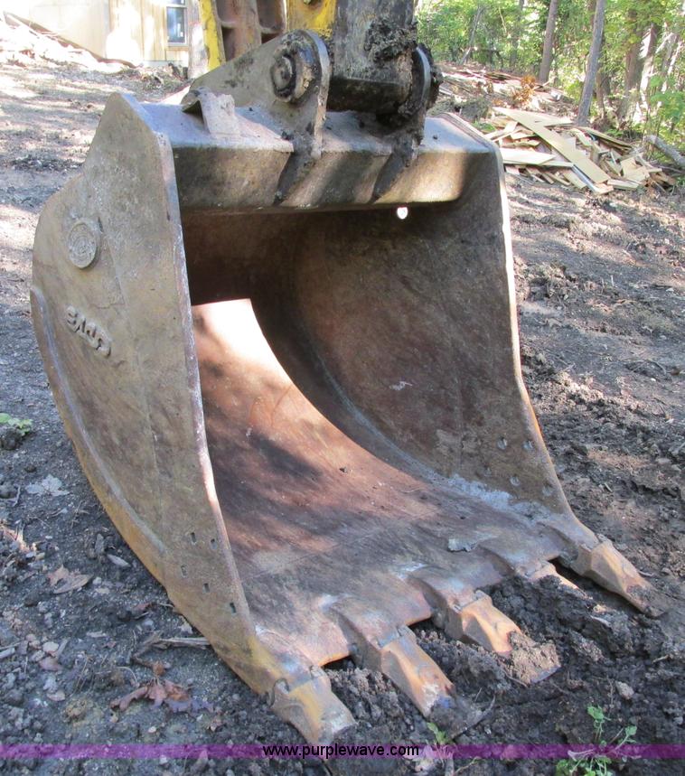 image for item F5261 1998 Komatsu PC220LC-6LE excavator