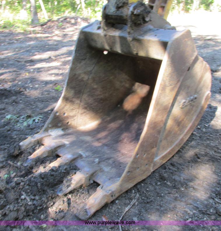 image for item F5261 1998 Komatsu PC220LC-6LE excavator