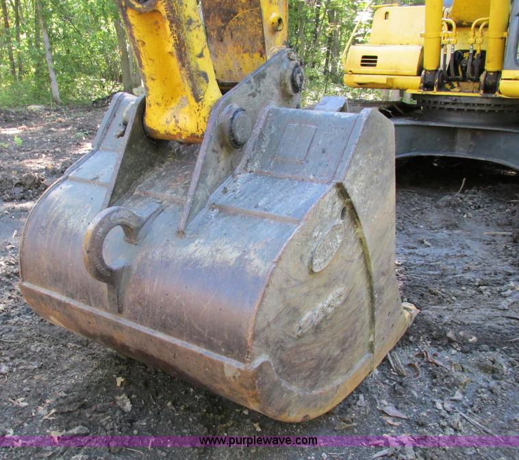 image for item F5261 1998 Komatsu PC220LC-6LE excavator