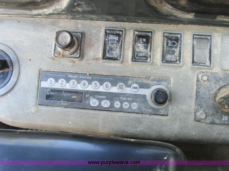 image for item F5261 1998 Komatsu PC220LC-6LE excavator