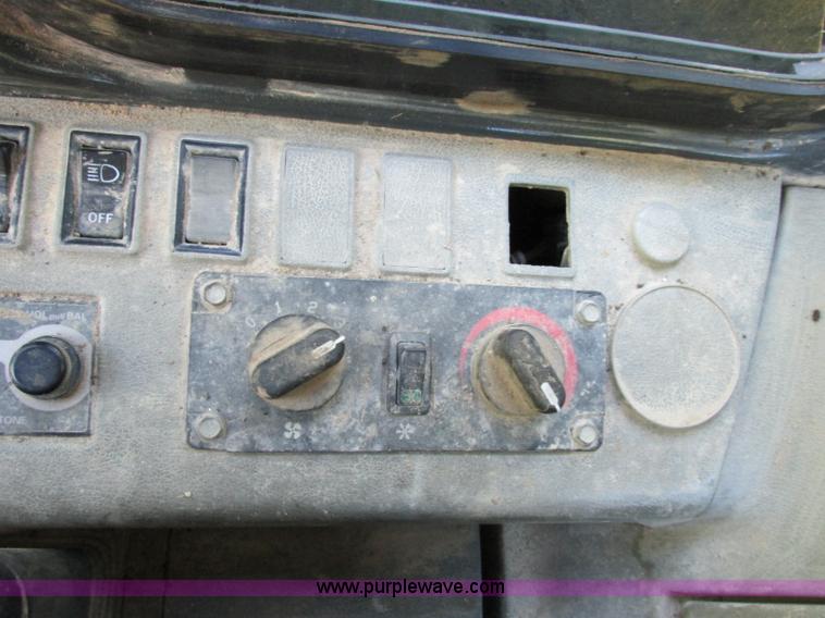 image for item F5261 1998 Komatsu PC220LC-6LE excavator