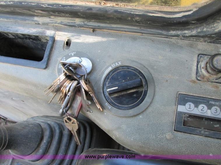 image for item F5261 1998 Komatsu PC220LC-6LE excavator