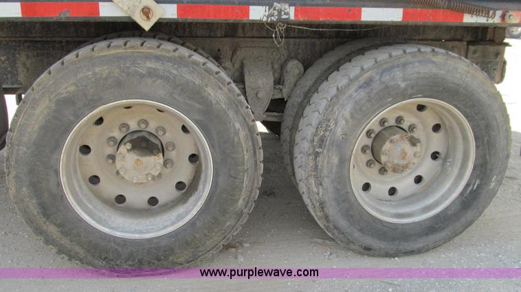 image for item G2101 1986 Ford LTL9000 dump truck