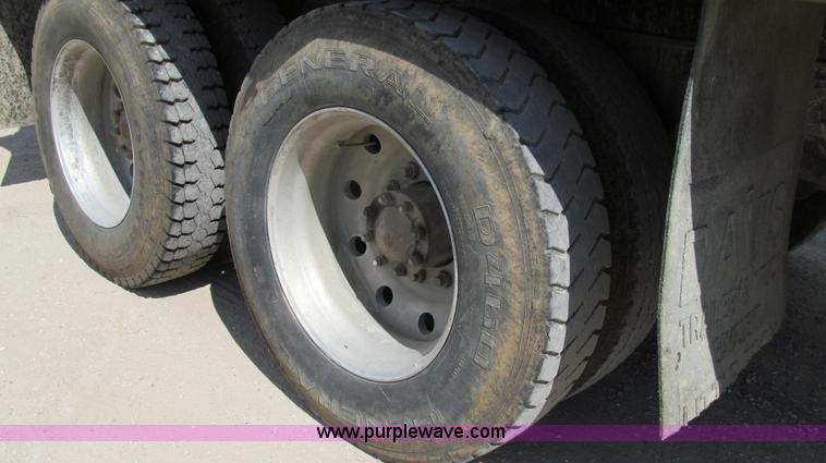 image for item G2101 1986 Ford LTL9000 dump truck