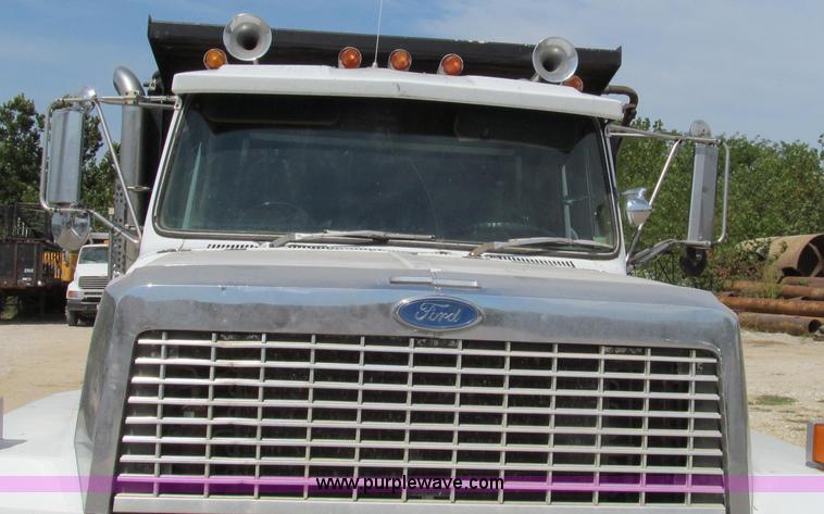 image for item G2101 1986 Ford LTL9000 dump truck