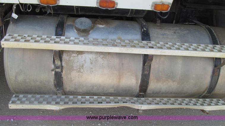 image for item G2101 1986 Ford LTL9000 dump truck