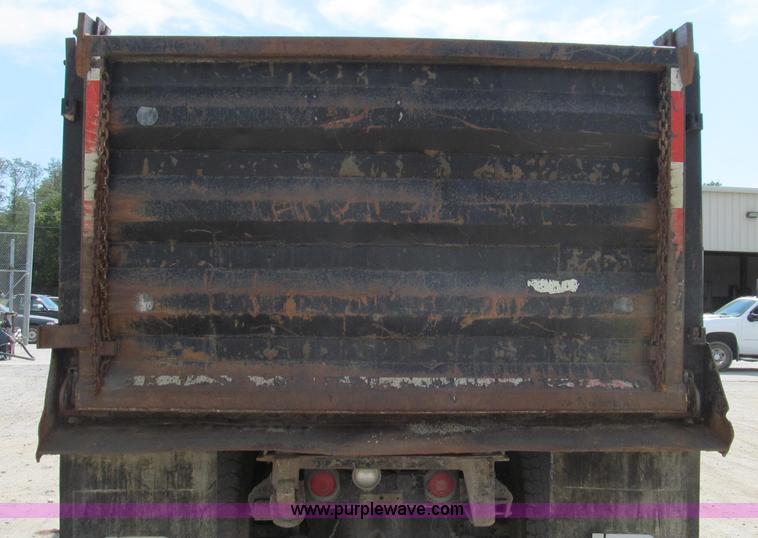 image for item G2101 1986 Ford LTL9000 dump truck