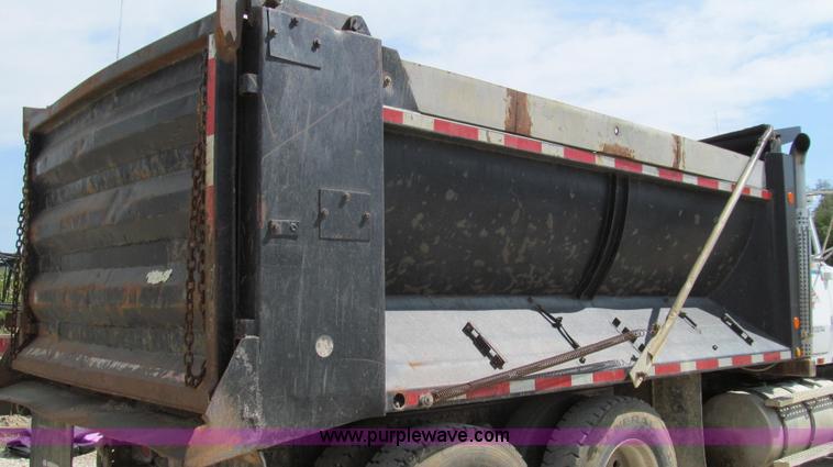 image for item G2101 1986 Ford LTL9000 dump truck