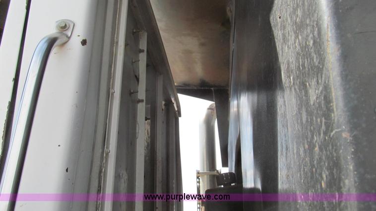 image for item G2101 1986 Ford LTL9000 dump truck