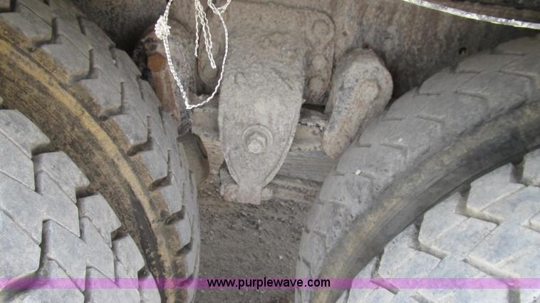 image for item G2101 1986 Ford LTL9000 dump truck