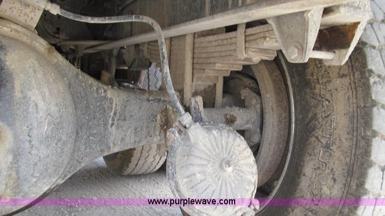 image for item G2101 1986 Ford LTL9000 dump truck