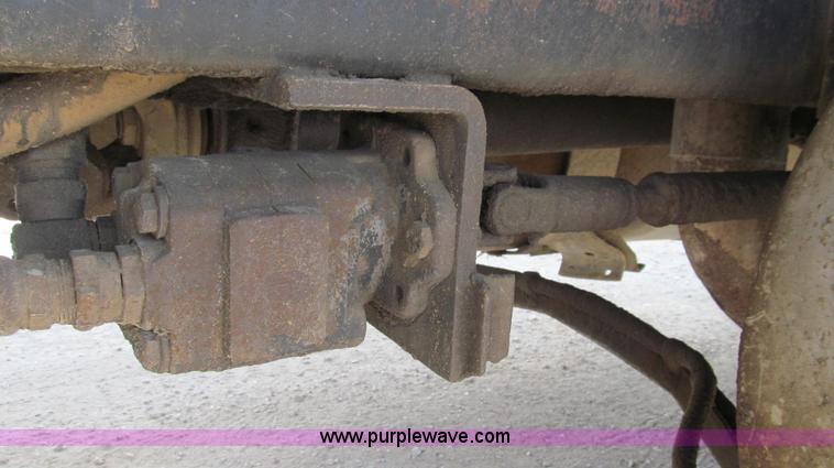 image for item G2101 1986 Ford LTL9000 dump truck