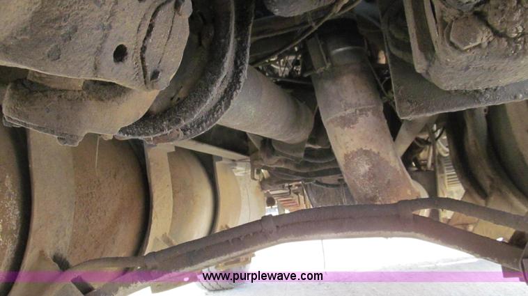 image for item G2101 1986 Ford LTL9000 dump truck