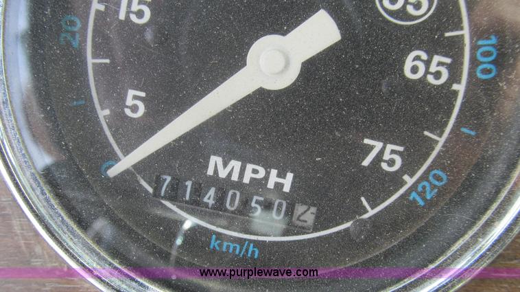 image for item G2101 1986 Ford LTL9000 dump truck