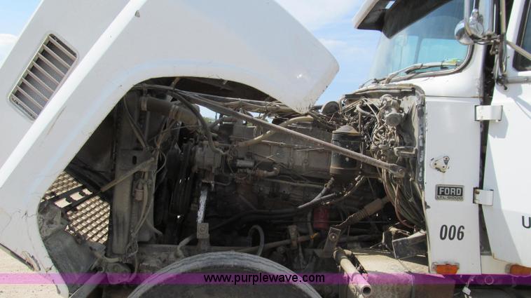 image for item G2101 1986 Ford LTL9000 dump truck