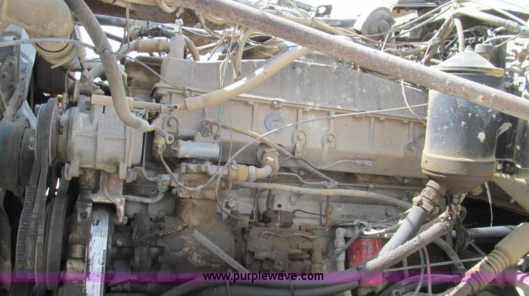 image for item G2101 1986 Ford LTL9000 dump truck