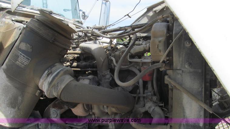 image for item G2101 1986 Ford LTL9000 dump truck